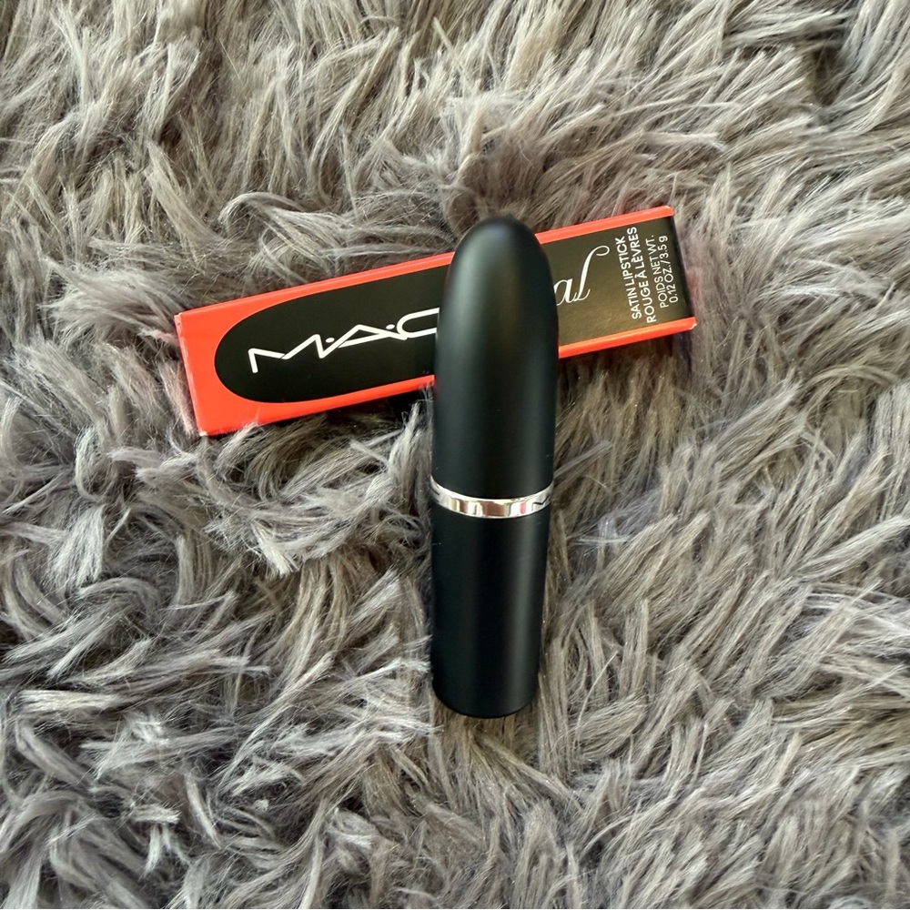 MAC satin lipstick 828 Morange
